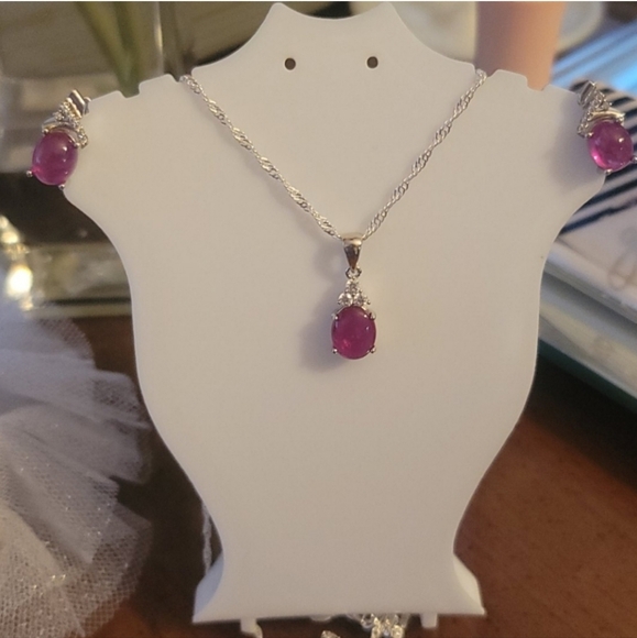 (NWT) World Class Genuine Mozambique Ruby Set - Picture 3 of 11